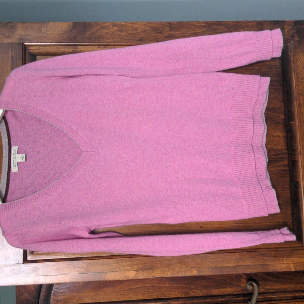 Banana Republic Mauve V-Neck Sweater, Wool, Viscose, Cashmere, S. EUC